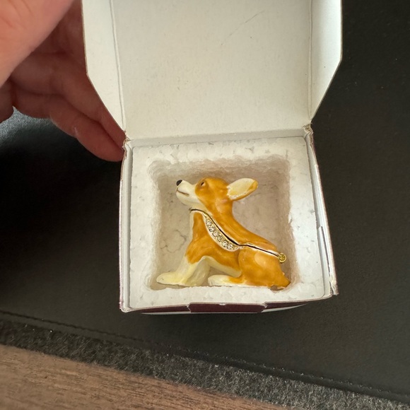 Jeweled Collection Hinged Ceramic Chihuahua Box - Picture 3 of 10